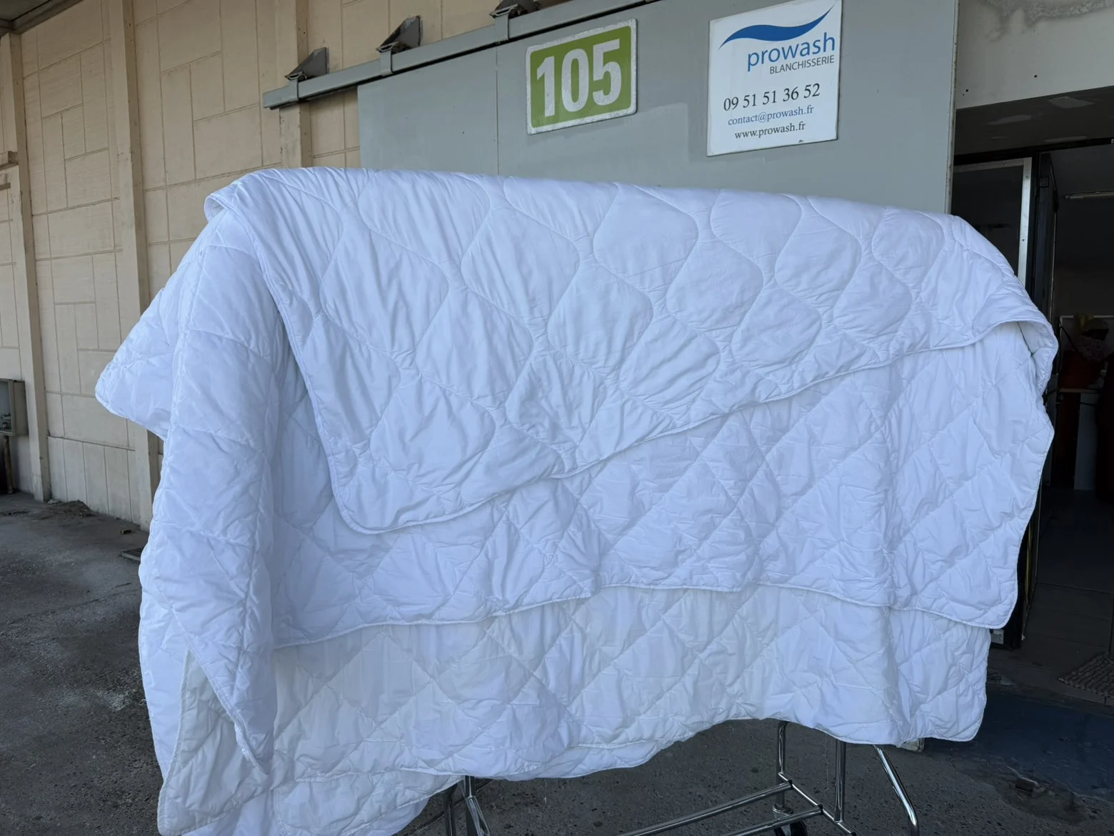 Canicule en Normandie : faut-il sécher son linge dehors ou choisir la solution professionnelle Prowash ?